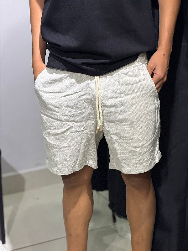 SHORT LINHO COR BRANCO GELO