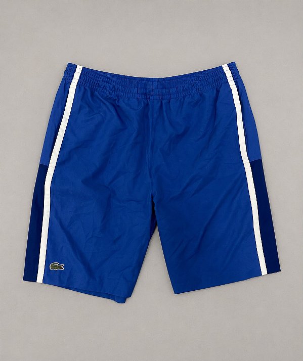 BERMUDA LACOSTE SPORT- AZUL ROYAL/ LISTRA BRANCA