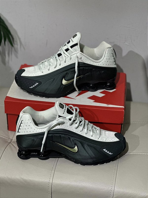 NIKE SHOX R4 - VERDE MILITAR/VERDE AGUA