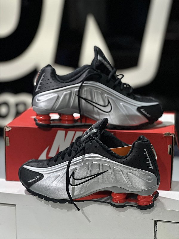 NIKE SHOX R4 - METALIC/PRETO/RED