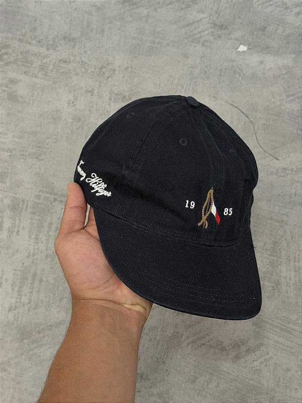 BONÉ TOMMY HILFIGER 1985- AZUL MARINHO