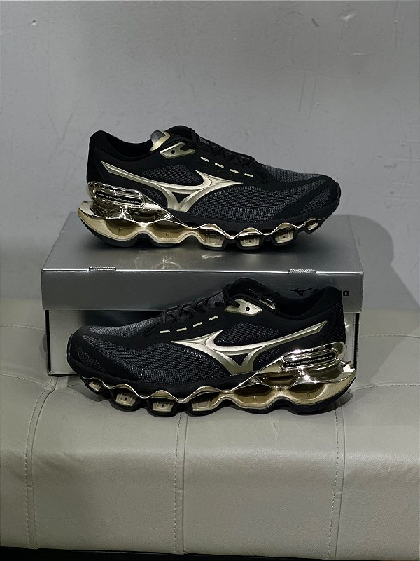 Tenis Mizuno PROPHECY 15 - PRETO+DOURADO