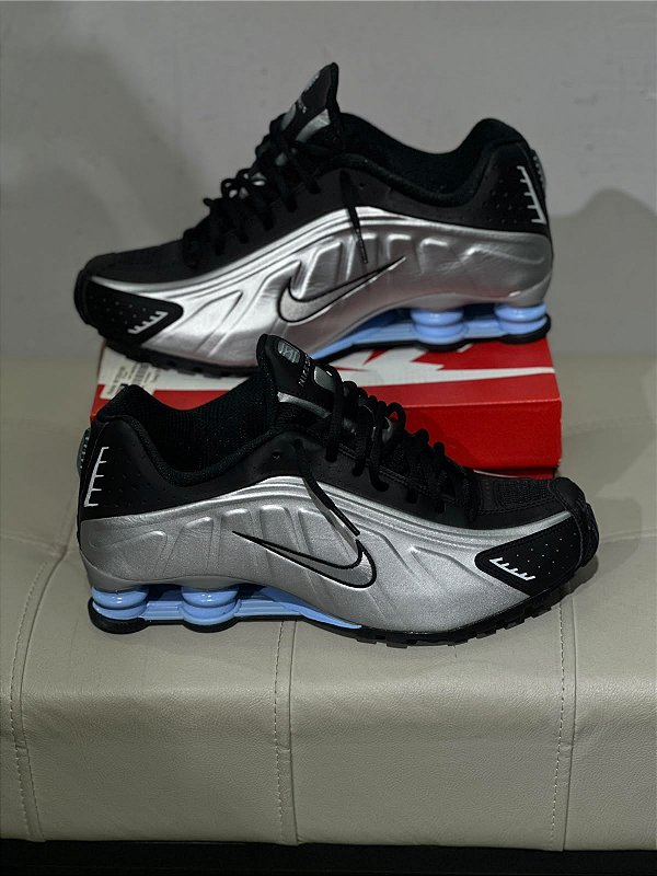 TENIS NIKE SHOX R4 - PRETO+CINZA METALICO+MOLA AZUL BEBE