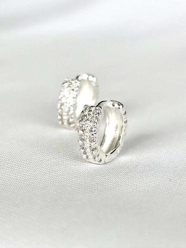 Argola cravejada com zircônias em Prata 925 - Lorena