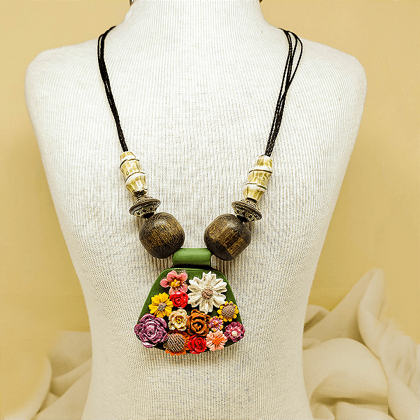 Colar Flores