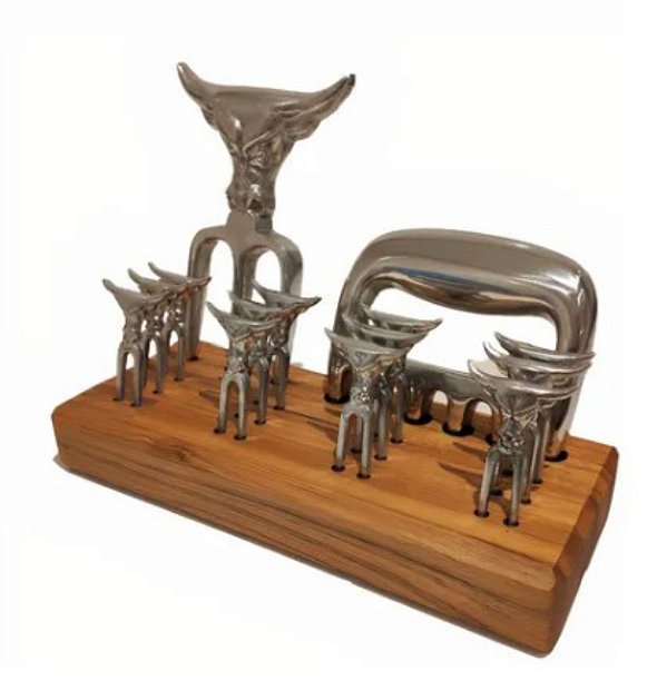 Garra de Urso + Garfo Tridente + 12 Garfinhos Petisco + Base Madeira de Lei