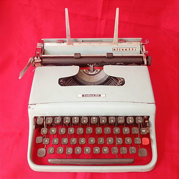 2 - Funcionando Máquina de Escrever Datilografia Olivetti Lettera 22 verde Clarice Lispector