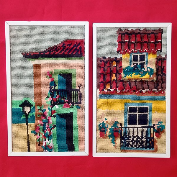 Dupla de Quadros de Tapaçaria em Lã de Casas com varandas e flores