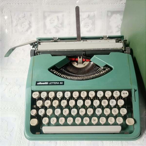 Funcionando Máquina De Escrever Datilografia Verde Olivetti Lettera 82