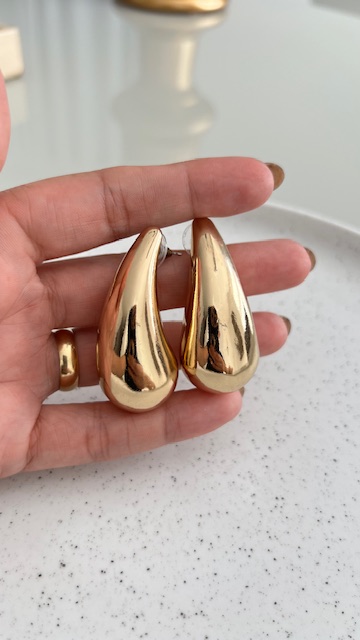 Brinco gota G comprido dourado