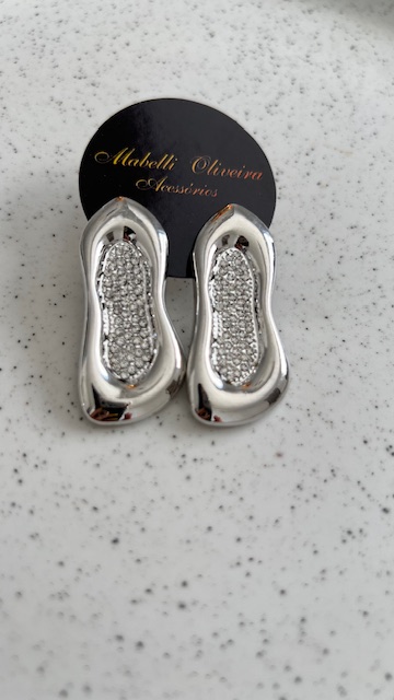 Brinco organico com zirconia prata