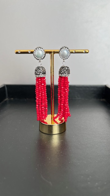 Brinco chuveirinho cristais vermelho com pérola barroca