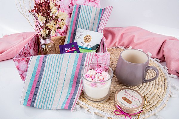Caixa Especial - Xícara,Dripp Coffe, Chá, Vela Aromática Manteiga Corporal, Vaso com Flores Secas e Trilho de Mesa