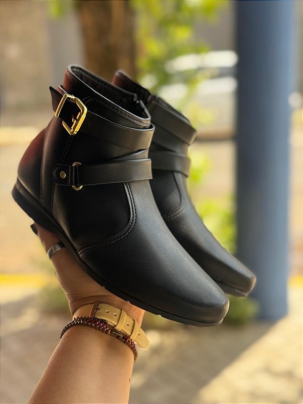 Bota Beira Rio Cano Curto Preta