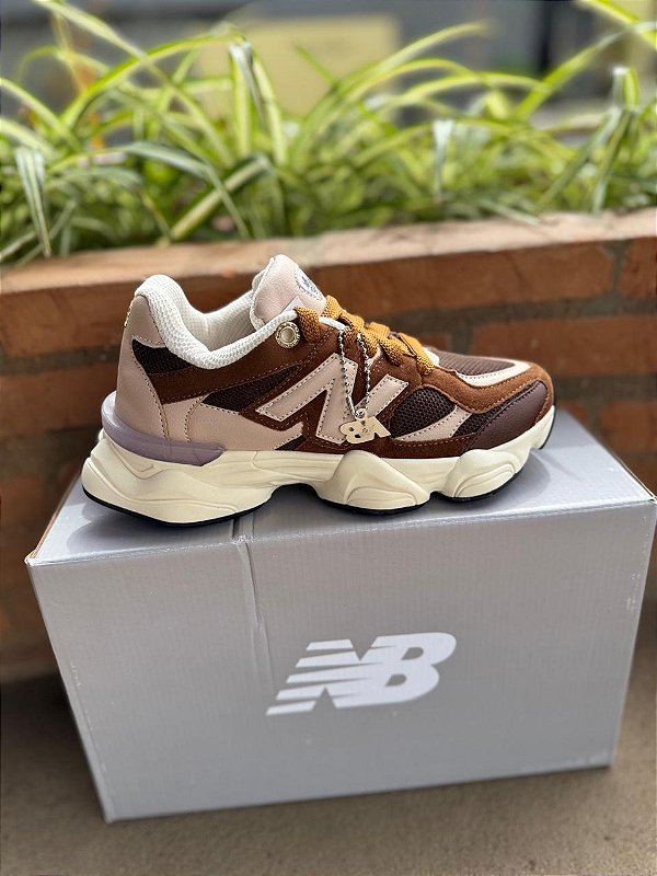 Tênis New Balance Sneaker Marrom