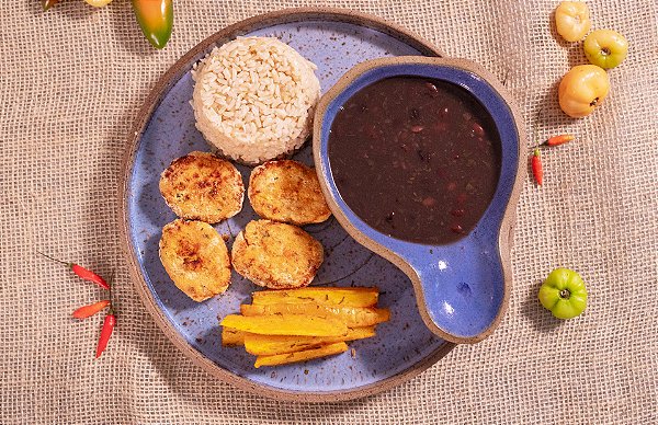 Nugget caseiro de frango com baroa assada, arroz integral e feijão (lac free) - 400g