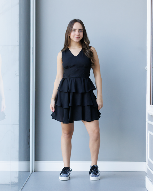Vestido de Crepe Decote V Preto
