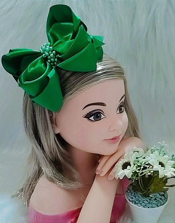 Tiara Verde Bandeira Laço Miolo de Pérolas