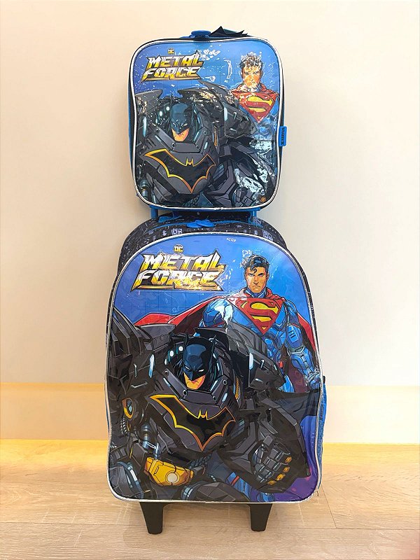 Kit Mochila de Rodinhas + Lancheira Escolar Liga da Justiça Metal Force