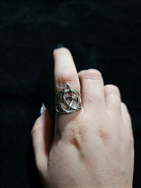 Anel Triquetra