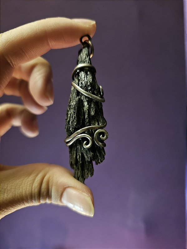 Pingente de Cianita Negra