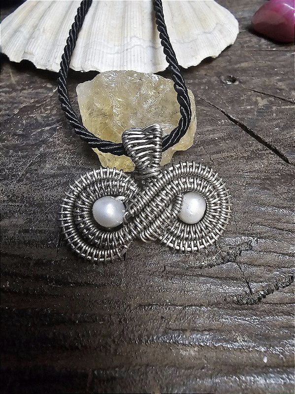 Pingente Infinito com pérolas