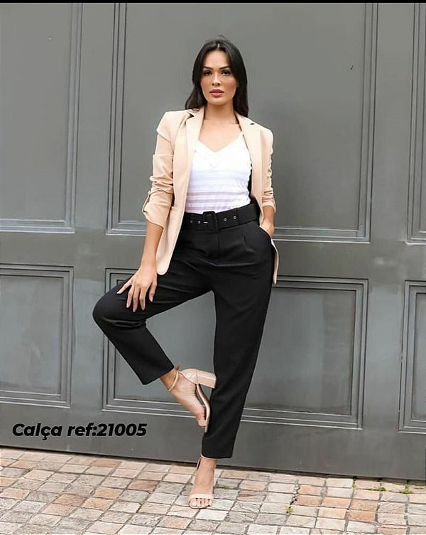 Calça modelo Zara, com botôes no punho e cinto na mesma cor - Magda Mota  Boutique