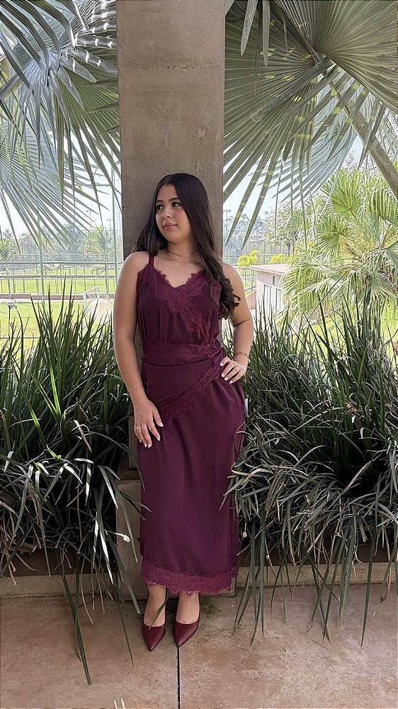 Vestido de Alça Midi com Detalhe de Renda