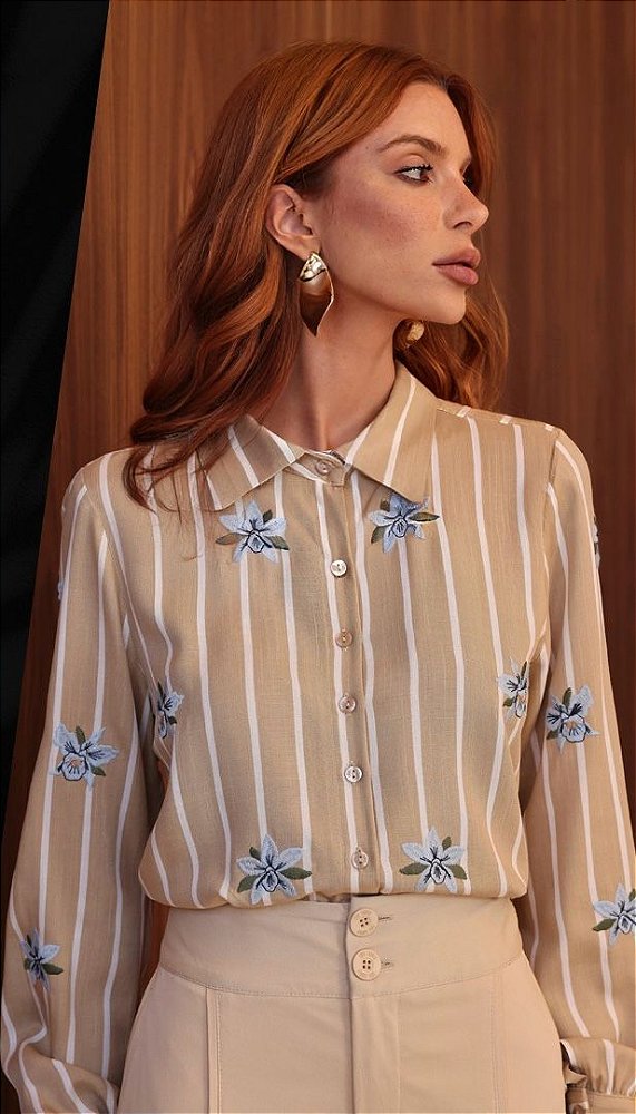 Camisa Manga Longa com Bordado Floral
