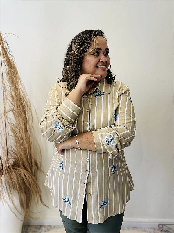 Camisa Manga Longa com Bordado Floral