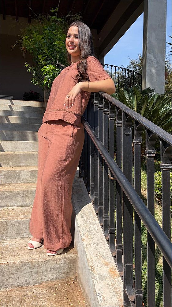 Calça Reta com Bolso Faca