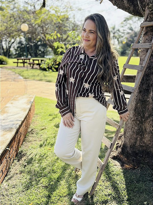 Camisa Manga Longa com Bordado Floral Marrom