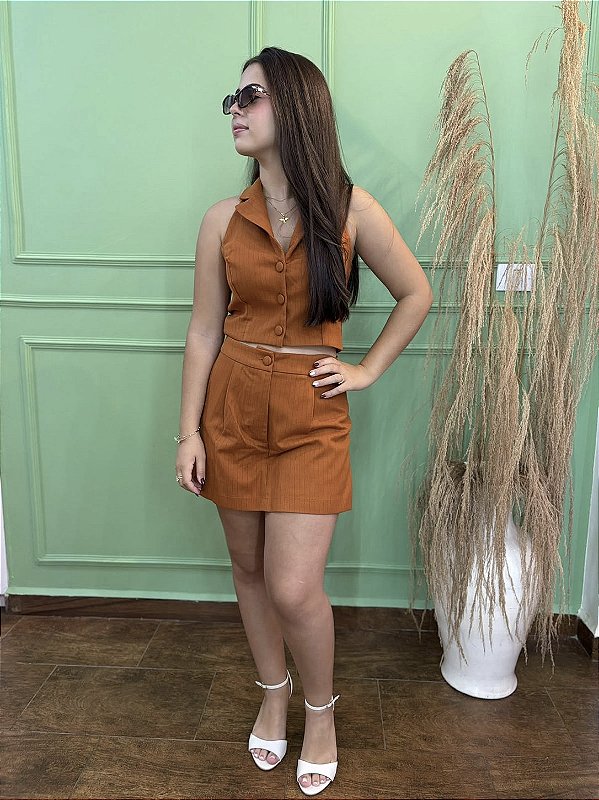 Conjunto Frente Única e Short Saia
