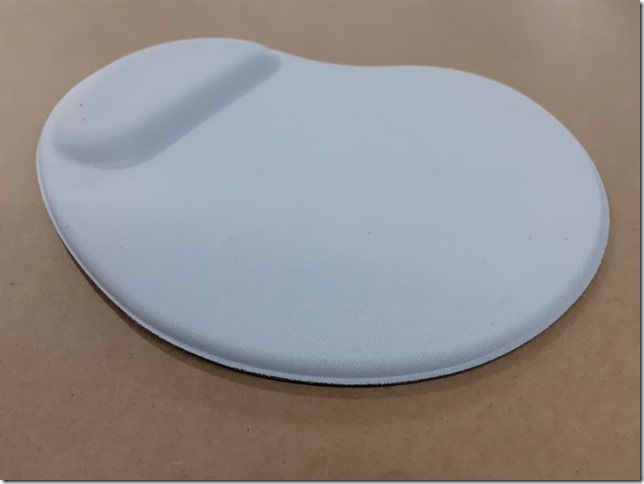 Caixa com 5 Mouse Pad Ergonômico Gota Tecido Branco Base Espuma