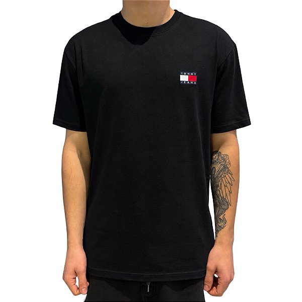 Camiseta Tommy Jeans Regular Fit Badge Bordado Preto