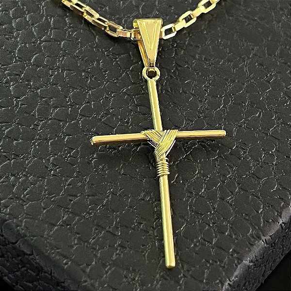 Pingente Cruz Palito Amarrada – Banhado a Ouro 18K