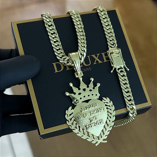 CORRENTE LACRAIA (10mm -70cm )+ PINGENTE JESUS É O DONO DO LUGAR - FECHO COM MARCAÇÃO 750 - BANHADO A OURO 18K