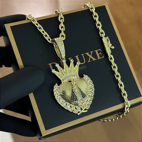 CORRENTE CADEADO( 7mm -70Cm) + PINGENTE CORAÇÃO  NOSSA SENHORA CRAVEJADA G - FECHO COM MARCAÇÃO 750 - BANHADO A OURO 18K