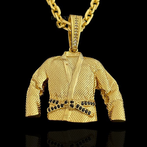 PINGENTE KIMONO FAIXA PRETA CRAVEJADO (2G- 3x3cm)  G - BANHO DE OURO 18k