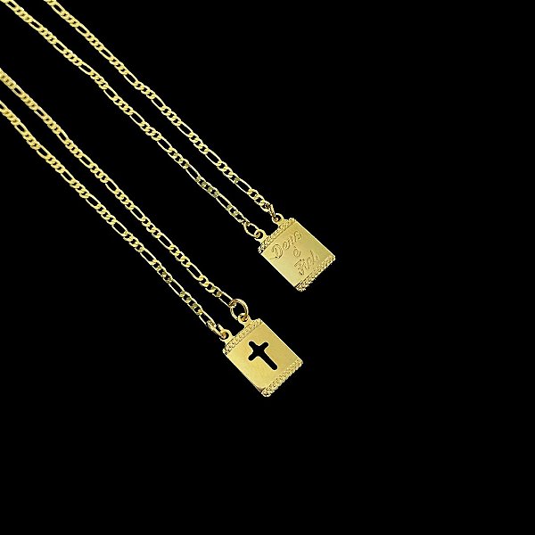 ESCAPULÁRIO DEUS É FIEL CORRENTE 3x1 (70CM) - BANHADO A OURO 18K.