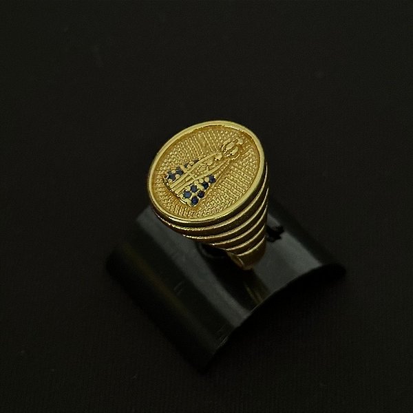 Anel Modelo Nossa Senhora Aparecida com Pedras Azuis – Banhado a Ouro 18K