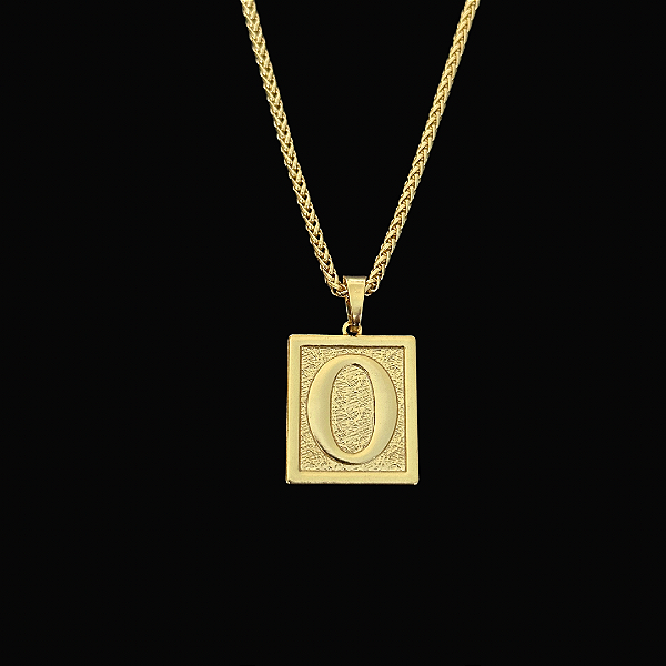 PINGENTE PLACA LETRA O Tamanho (M)( 2g- 3x3cm).    BANHO DE OURO 18k