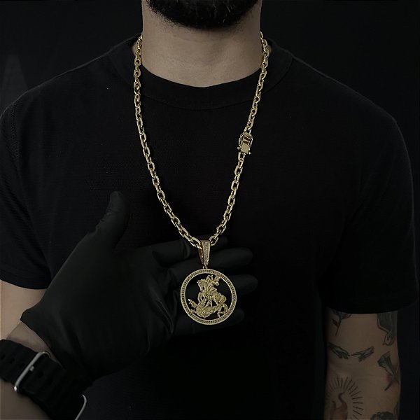 CORRENTE CADEADO (8mm - 56G 70 cm) + PINGENTE MEDALHA DE SÃO JORGE CRAVEJADO -  FECHO COM MARCAÇÃO 750 -BANHO DE OURO 18k