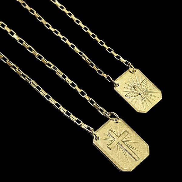 Escapulário Corrente Tijolinho 1.5mm 70cm com Pingente Pomba do Espírito Santo e Pingente Cruz Radiante – Banho Ouro 18K