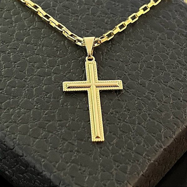 Pingente Cruz Palito com Borda Trabalhada – Banhado a Ouro 18K