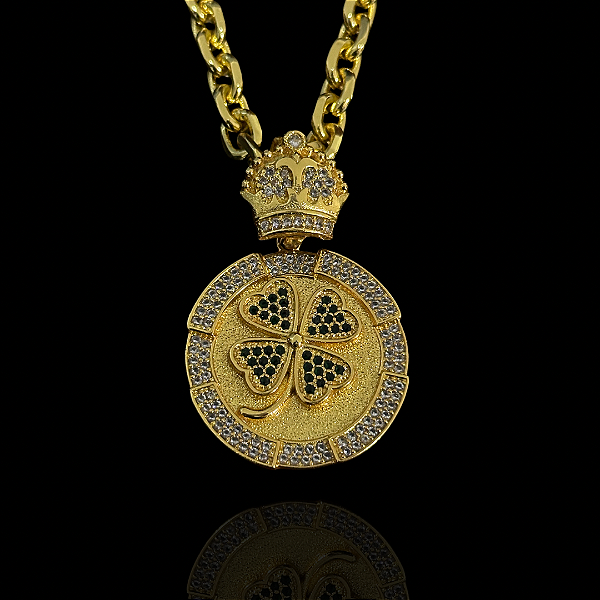 PINGENTE REDONDO TREVO DA SORTE   CRAVEJADO  EM ZIRCÔNIA  PREMIUM 12g( 4x4cm) (GG)  - BANHO DE OURO 18k.