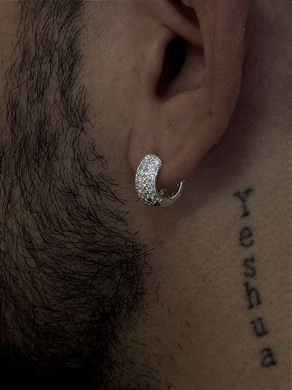 PAR DE BRINCO ARGOLA CRAVEJADA EM ZIRCÔNIA 17x5mm GG - BANHADO A PRATA 750
