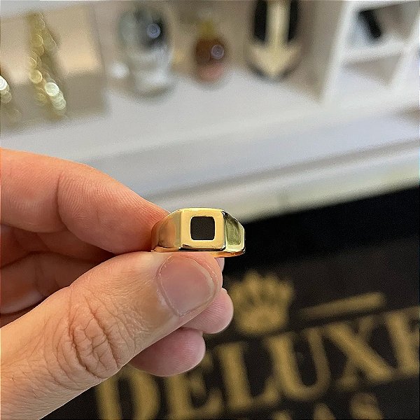 Anel Modelo Sinete com Pedra Quadrada Preta – Banhado a Ouro 18K