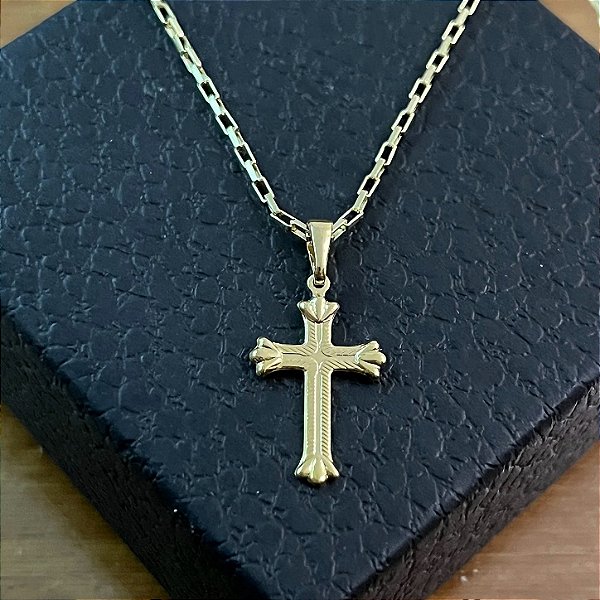 Pingente Cruz Trabalhada Pontas Floreadas – Banhado a Ouro 18K