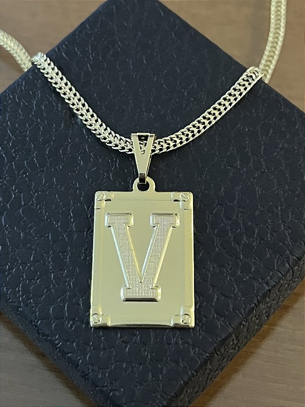 PINGENTE PLACA LETRA V Tamanho (M)( 2g- 3x4cm)  BANHO DE OURO 18K